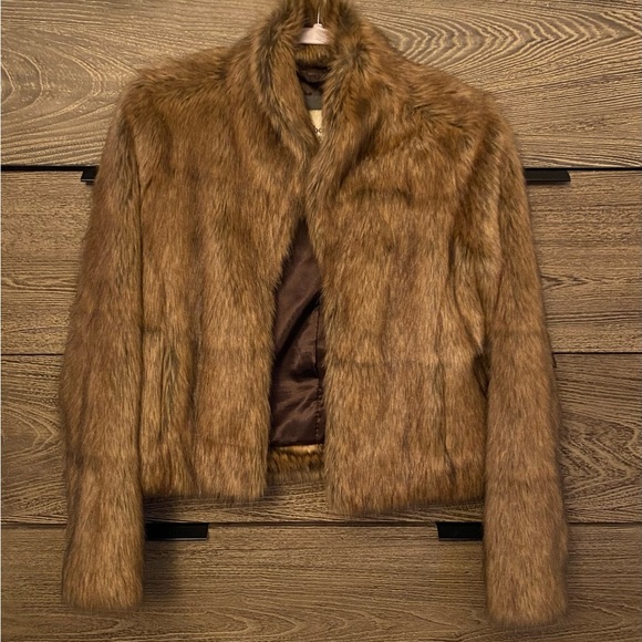 🚫SOLD🚫Abercrombie & Fitch Faux Fur Coat - Picture 3 of 6